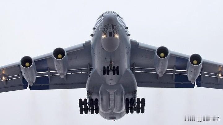 【伊尔-76古巴降落引美方警惕】
 
福克斯新闻报道，美方官员就俄罗斯伊尔-76