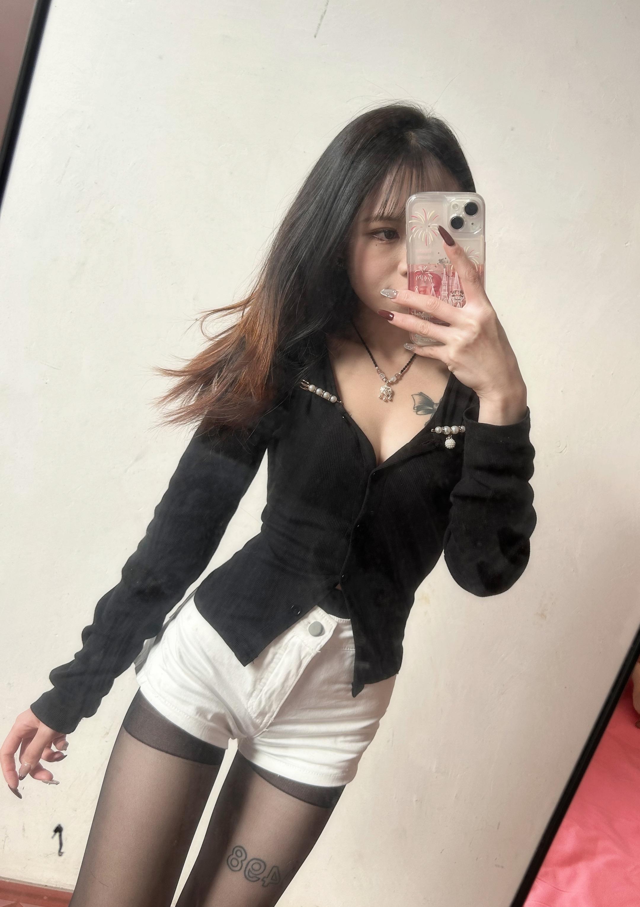 从那以后我不再轻信任何承诺 我只笑着点头 说我知道了