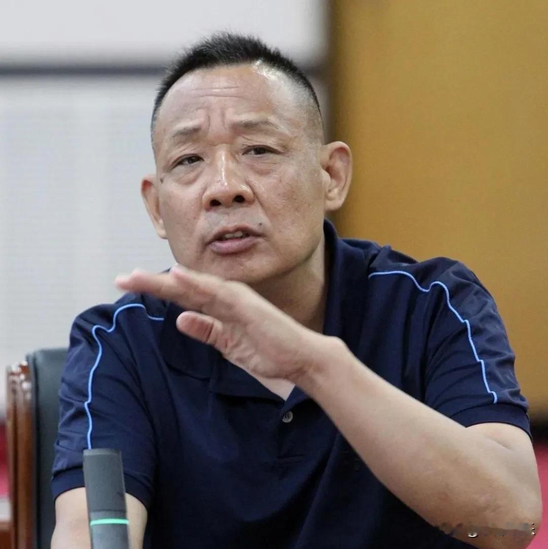 胖东来，太刚了！

3月16日深夜，当大多数人已经进入梦乡的时候，有个名字却突然