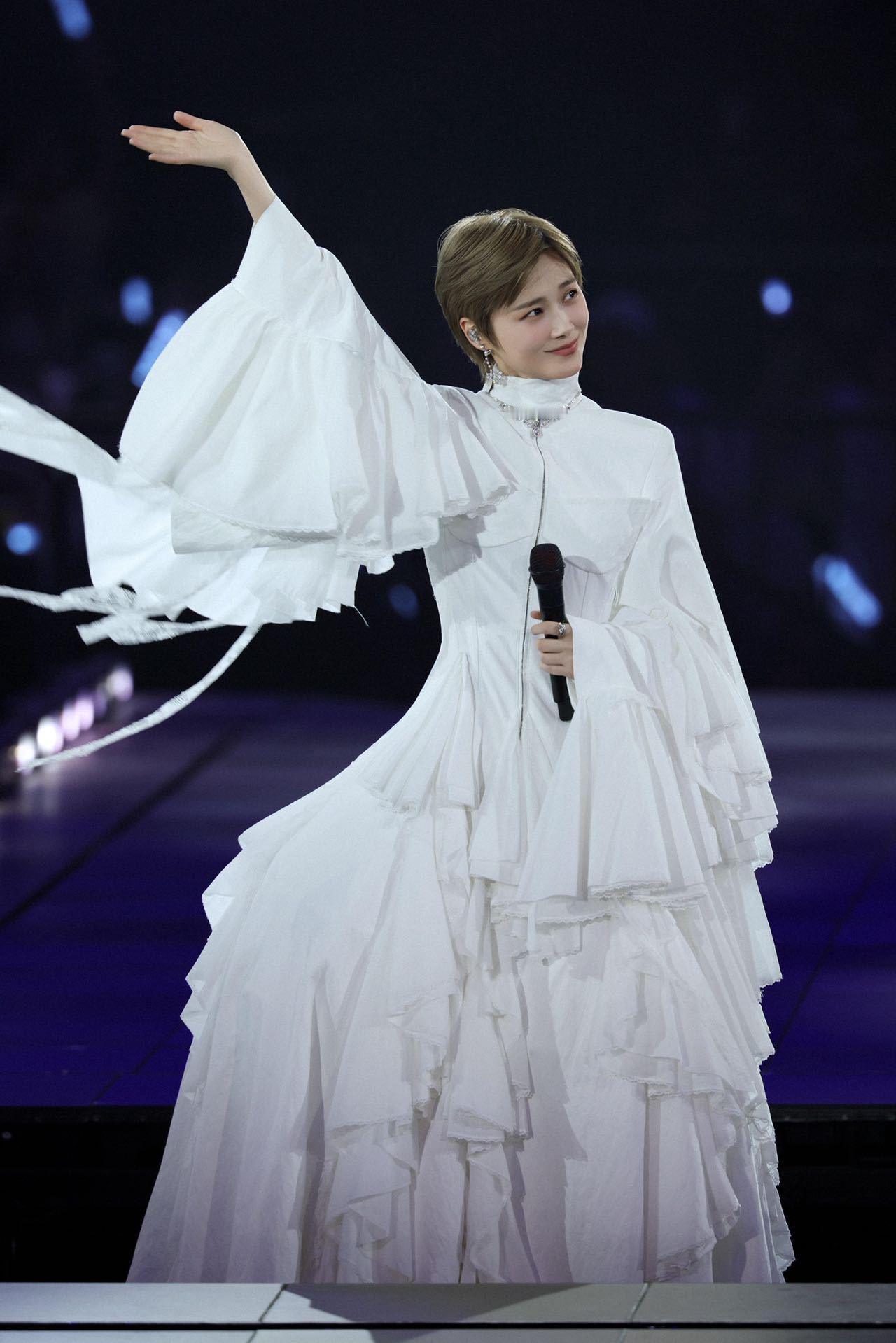 助理拦不住刘维要剧透李宇春的嘴刘维就差把毕业歌会的嘉宾全漏了 刘维剧透属性彻底爆