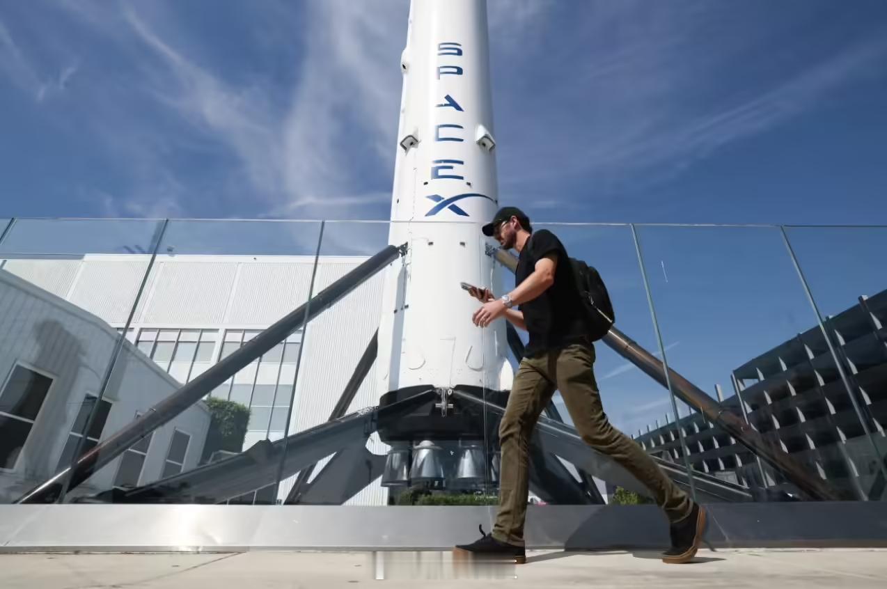 【SpaceX上市前收大礼：SpaceX获美太空军超级合同】据路透社报道，美国太