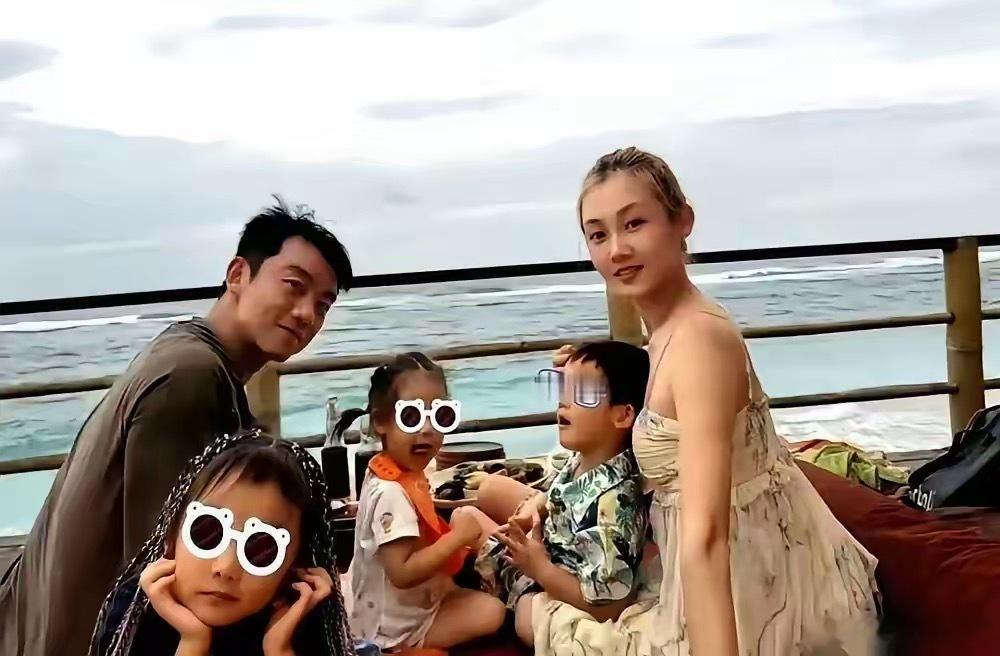 郑恺发了个视频，半个娱乐圈的爹妈，估计脸都要挂不住了，视频中，5岁女儿全程跟他用