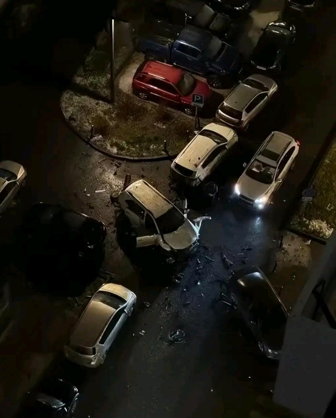 血色圣诞前夜：莫斯科街头的“猎杀将军”行动

浓烟尚未散尽，柏油路上深红的血迹已