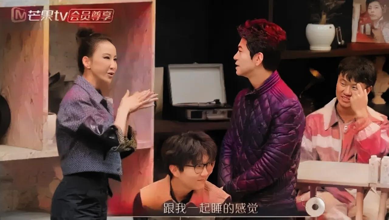 一次节目中，李玟开心地对李健说：“我好喜欢你，你每天晚上都在枕边伴我入睡。”这句