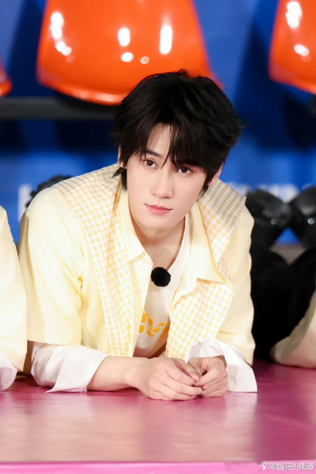 孟子义张真源聊啥呢孟子义张真源你俩唠上了笑不活了！孟子义和张真源藏不住一点，奔跑