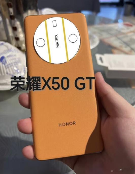很多人期待的荣耀X50 GT的消息。现在网上又传出了最新的相机模组渲染图。看来似
