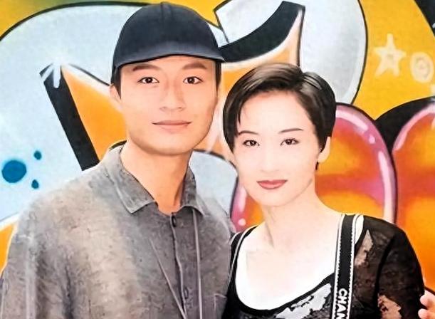 家人们，这位姐姐的故事也太戳人了吧！（攥紧拳头）20岁从17米高空摔碎右手，舞蹈