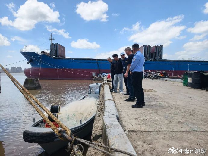 海陆空齐上阵台州海域安全再加码 天上无人机盘旋，地上警车巡逻，海边民辅警值守——