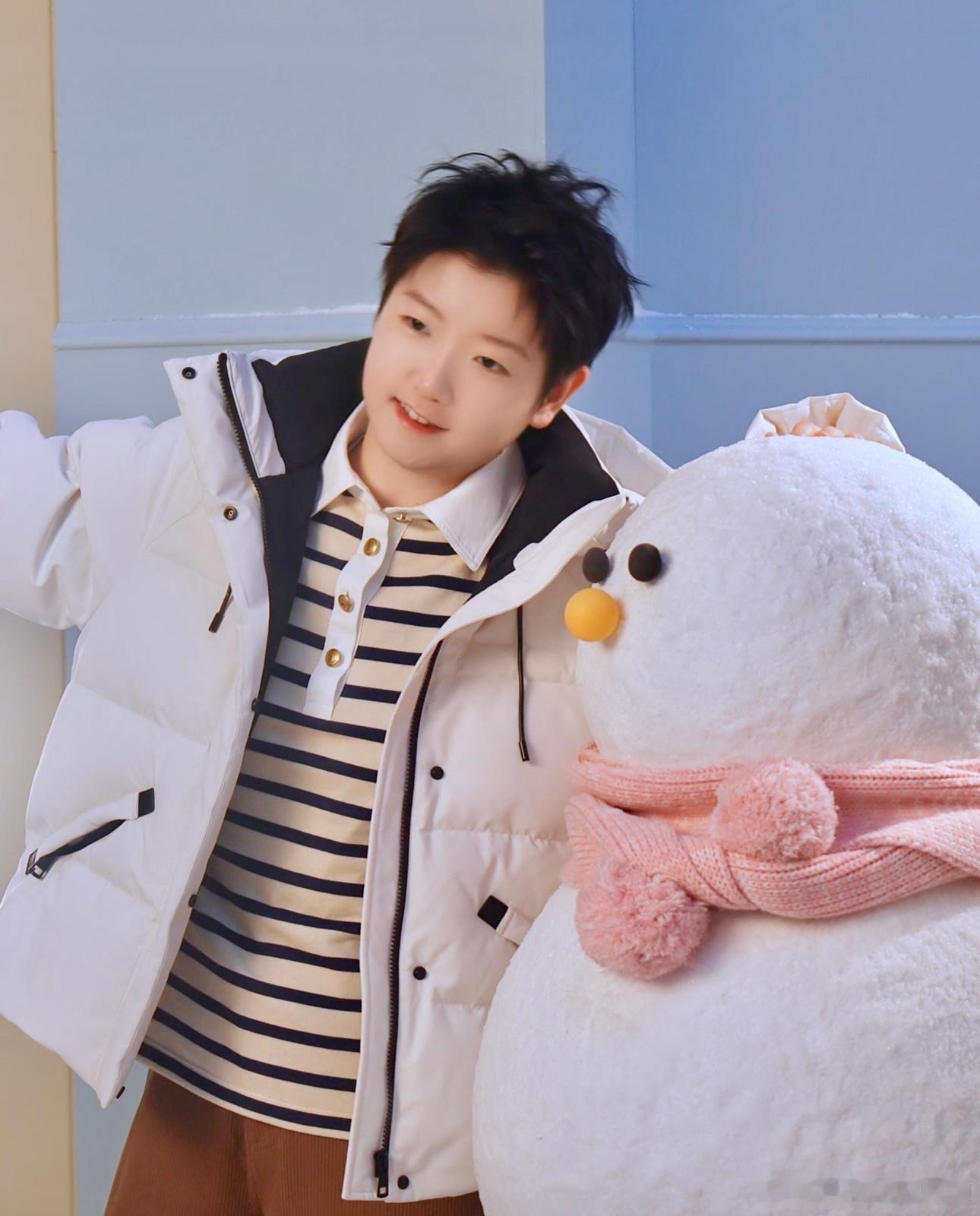 孙颖莎穿羽绒服秒变乖宝 今天立冬，天津傍晚开始下雨，出门的时候，一件打底衫、一件