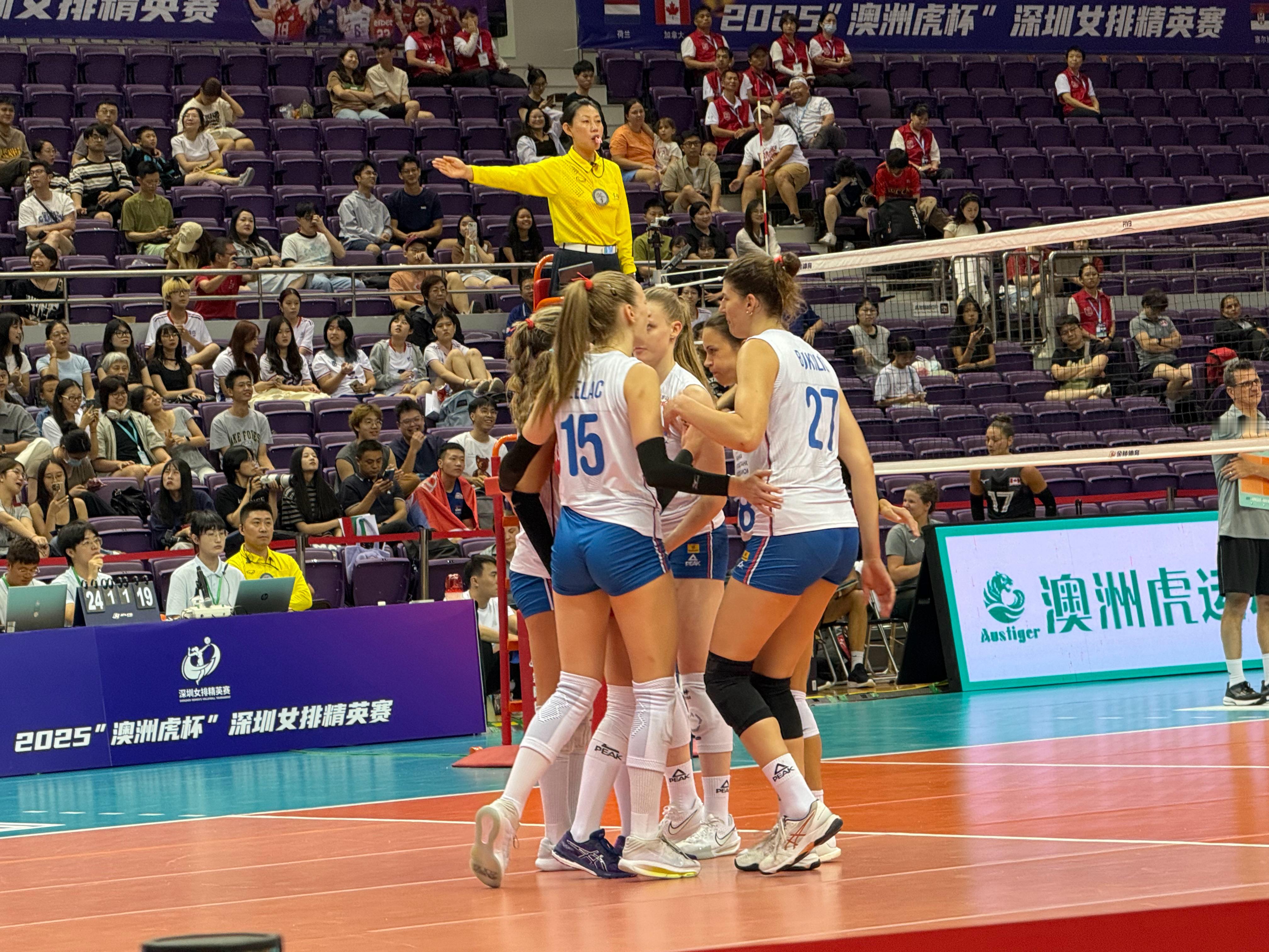 2025年深圳女排精英赛第二轮塞尔维亚女排vs加拿大女排第三局：25-20大比分