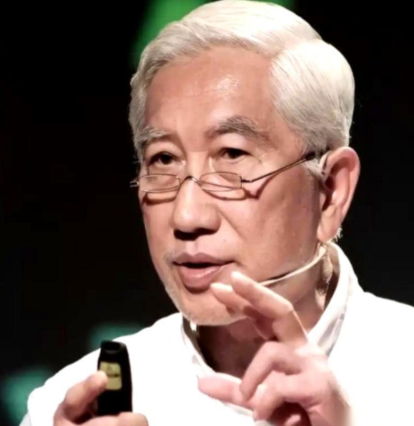 清华一个教授的话，听得让人后背发凉
他说，满大街的无人车，餐厅里晃悠的送餐机器人