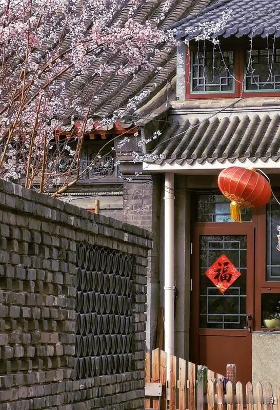 “昨夜春风入户”这句上联太妙啦，一下子就把人带入了那种温馨又充满生机的情境里。春