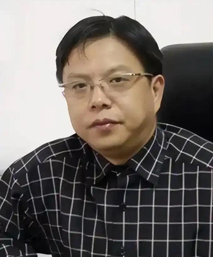 丝芭传媒创始人王子杰，突发心源性疾病去世，曾创立女子偶像组合SNH48，推动鞠婧