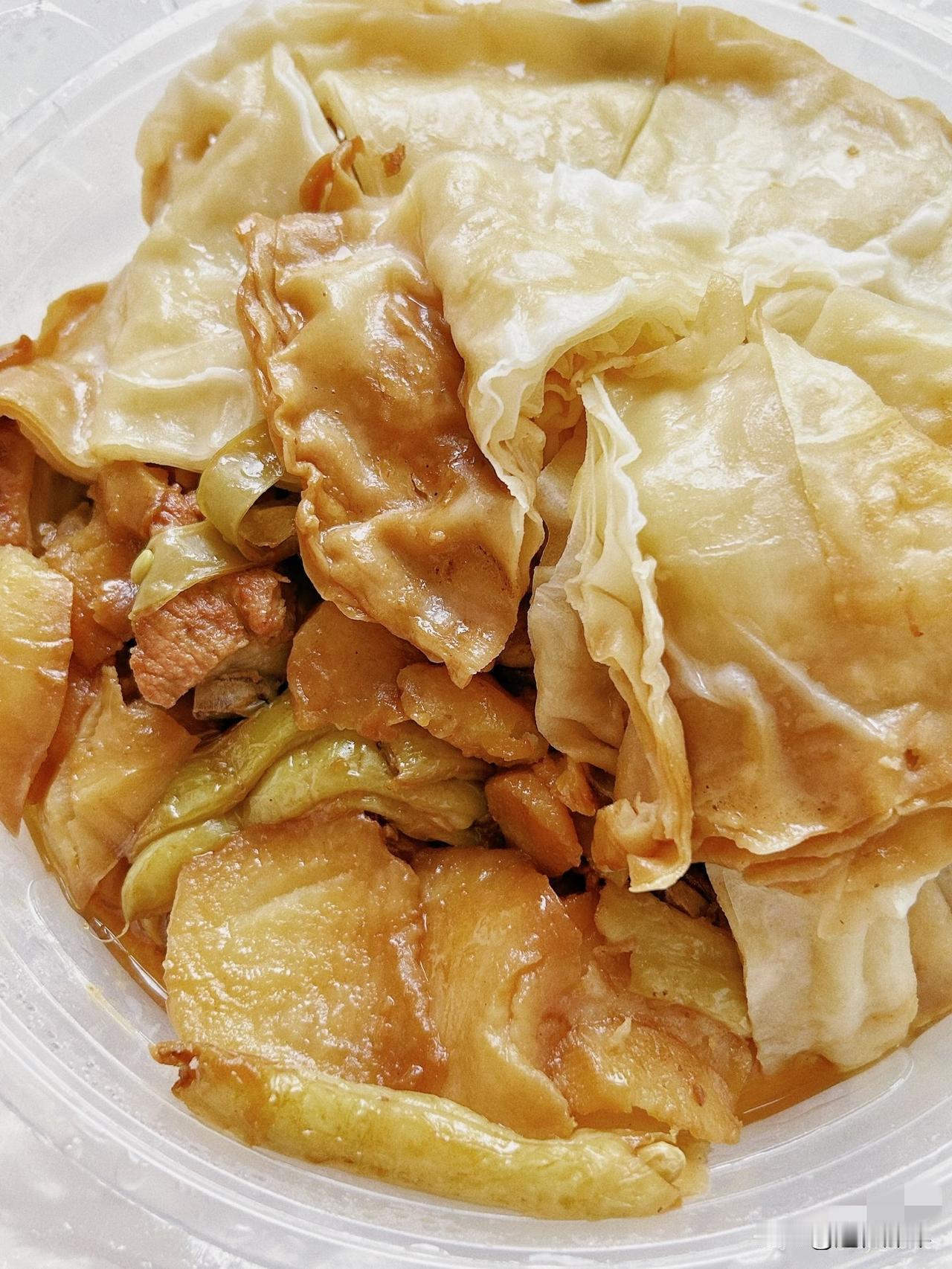 昨天儿媳妇有晚课，回来的晚，大约9点半左右给我发微信:“妈，你睡了吗？”


同