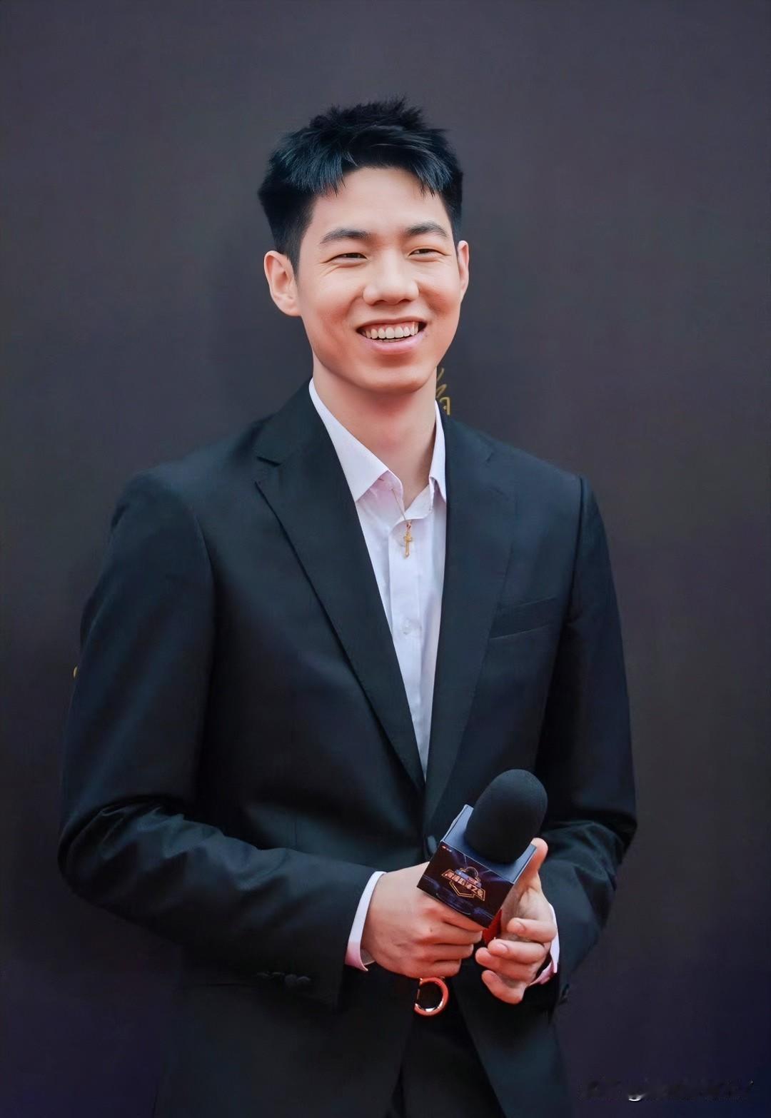 我算是搞明白了！
其实四川全运男篮输球是有原因的，
不知道大家注意了没，那就是