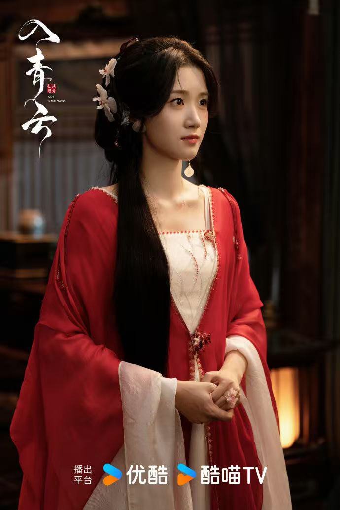 卢昱晓生日照 祝明意仙子卢昱晓生日快乐！镜头里的她或是笑容明媚甜度满格，或是眼神