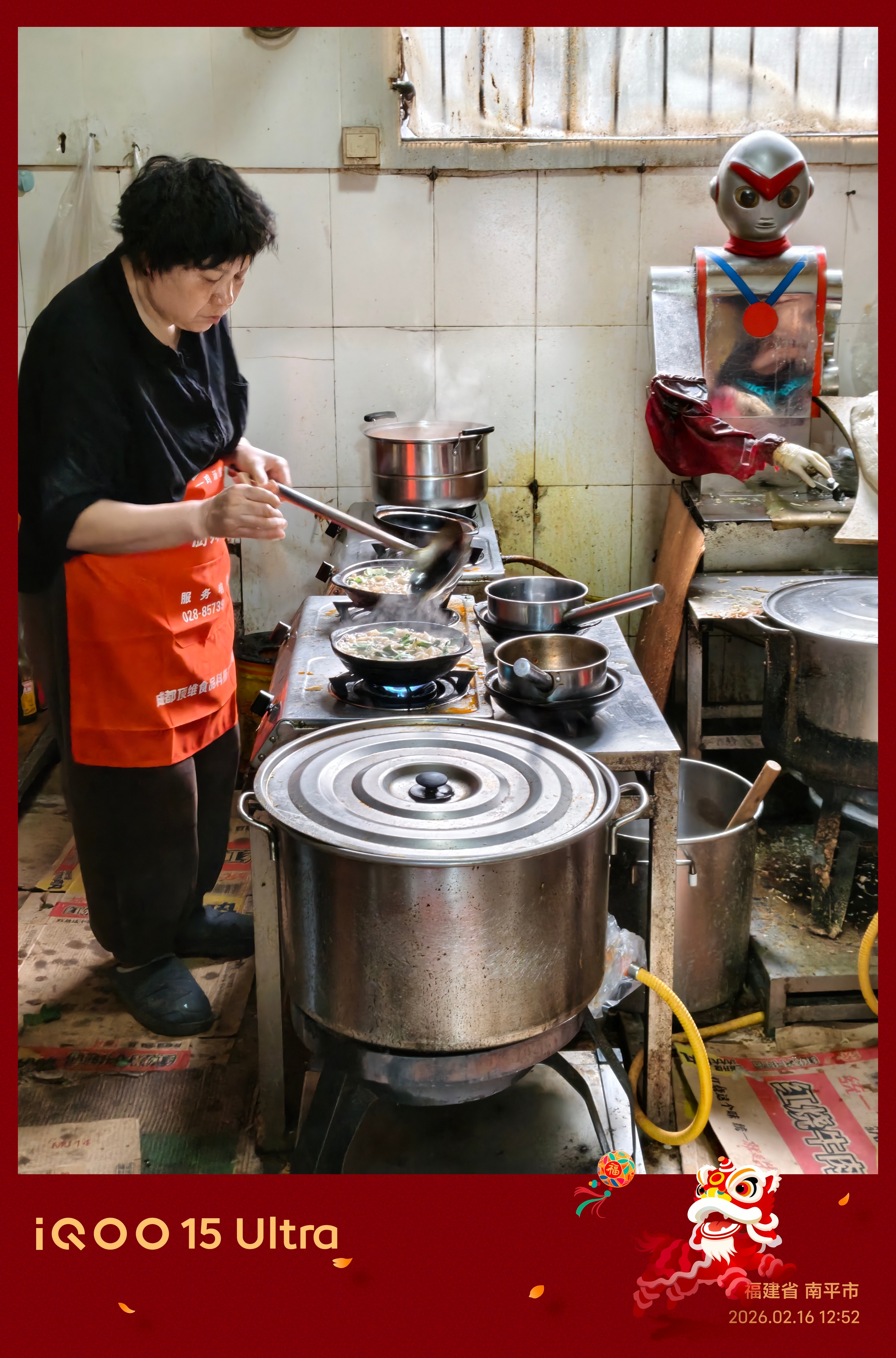 中午又来吃浙江砂锅面了，我从小吃到大，吃了30多年，老板都60多岁了，春节都不休