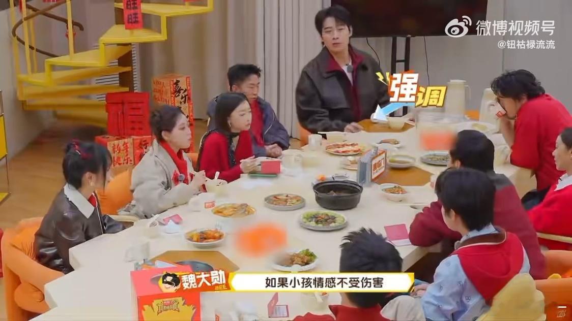 原来明星回家也逃不过催婚谁能想到明星回家也被催婚，高叶的反应太真实，直接把催婚称