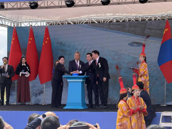 王毅外长出席，给了蒙古国一共大礼，乌兰巴托"最大污水处理厂"正式启用。
蒙古玩"