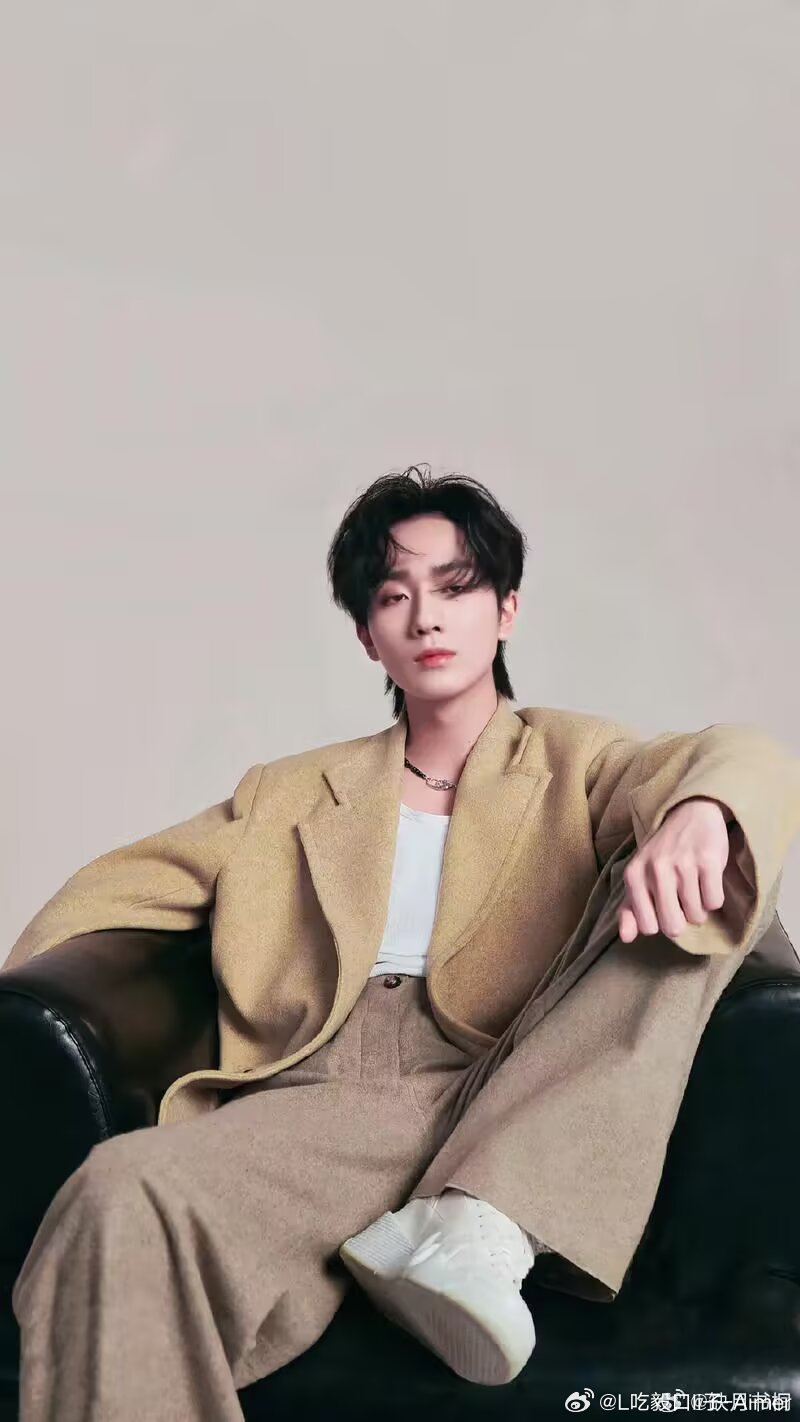 李宏毅十万狂花入梦来LHY李宏毅岐凤殷月色与雪色之间，你是第三种绝色｜李宏毅十万