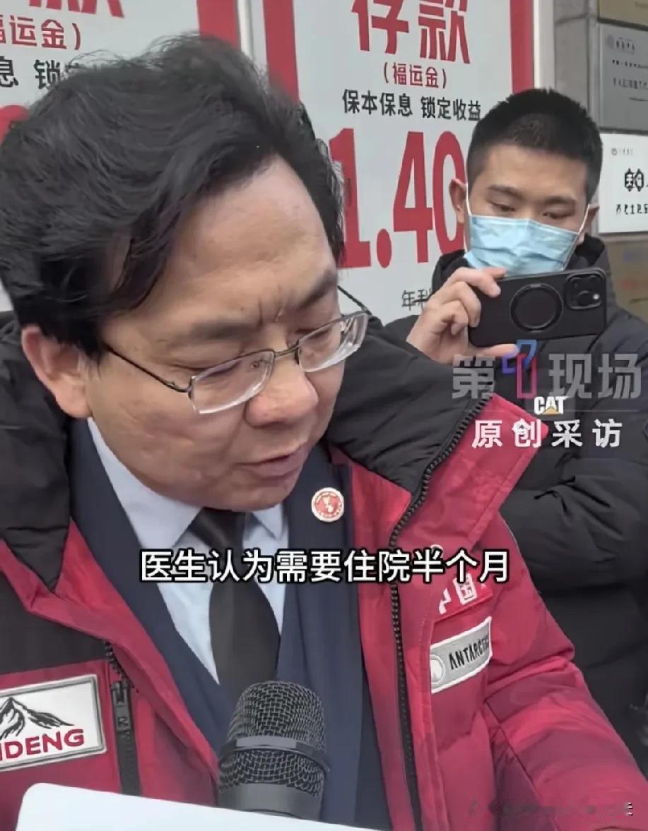 我向律师朋友打听精神病司法鉴定的事。朋友说正规流程要三十个工作日，这还不算排队等