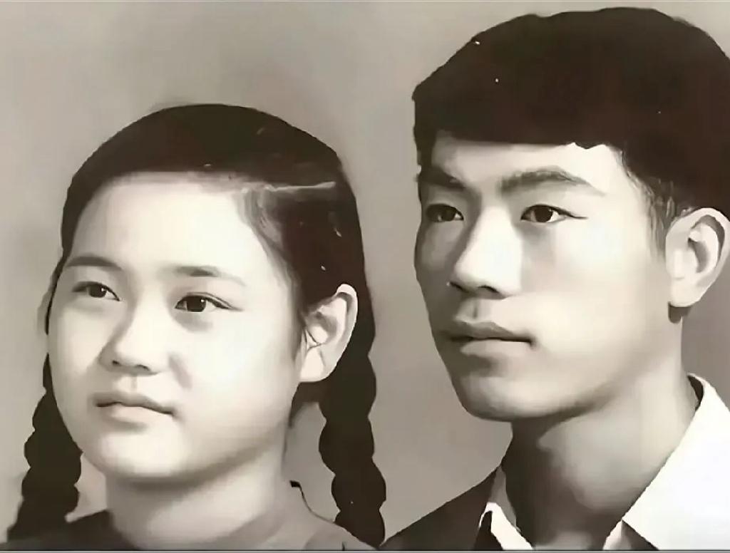 50年代初，新婚时期的杨少华与夫人朱志英的合影，两人却是包办婚姻，由杨少华姐姐撮