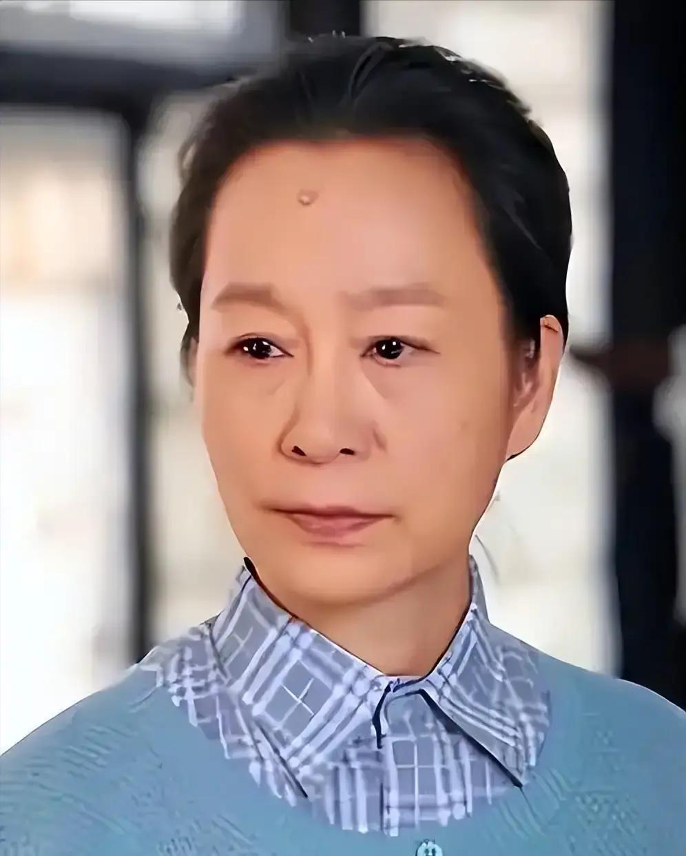 离婚27天，孩子不是他的
 
法院档案：1994年协议白纸黑字，无共同子女。
 