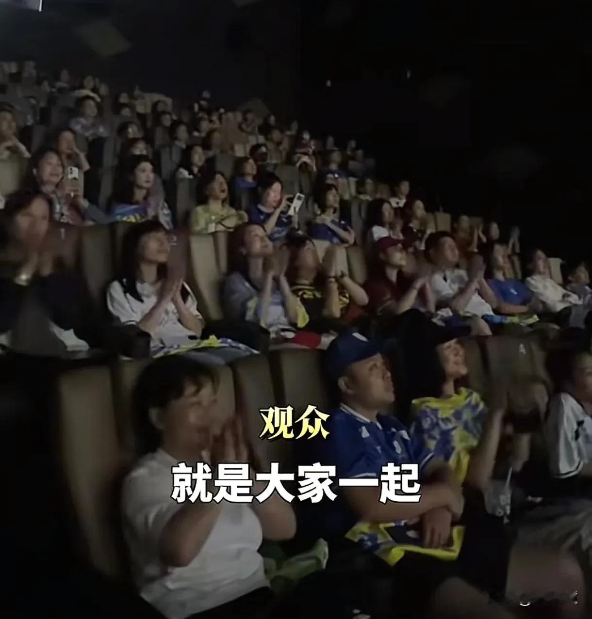 看看采访，有多少人喜欢樊振东是因为他帅，没有一人！
有人慕强，因为关键赛场上他从
