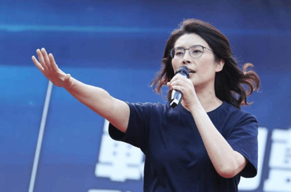 郑丽文访美团成员曝光，陆配中常委勤彭蓁随团出访引高度关注！绿媒攻击开始！郑丽文启
