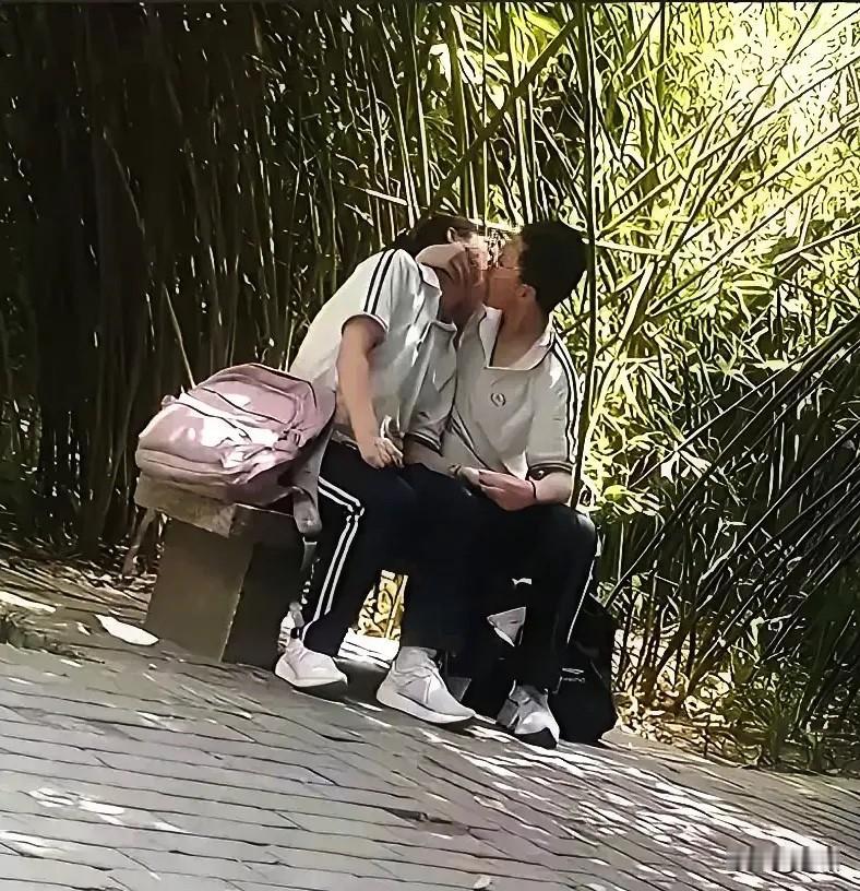 这是谁家的孩子啊？
现在的孩子都这么胆大妄为吗？
  这恐怕不是“早熟”那么简单