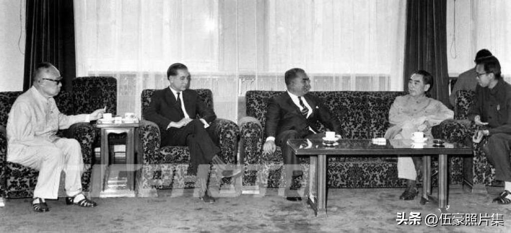 【周总理历史上的今天——5月30日】
1967年5月30日上午，周恩来总理在钓鱼
