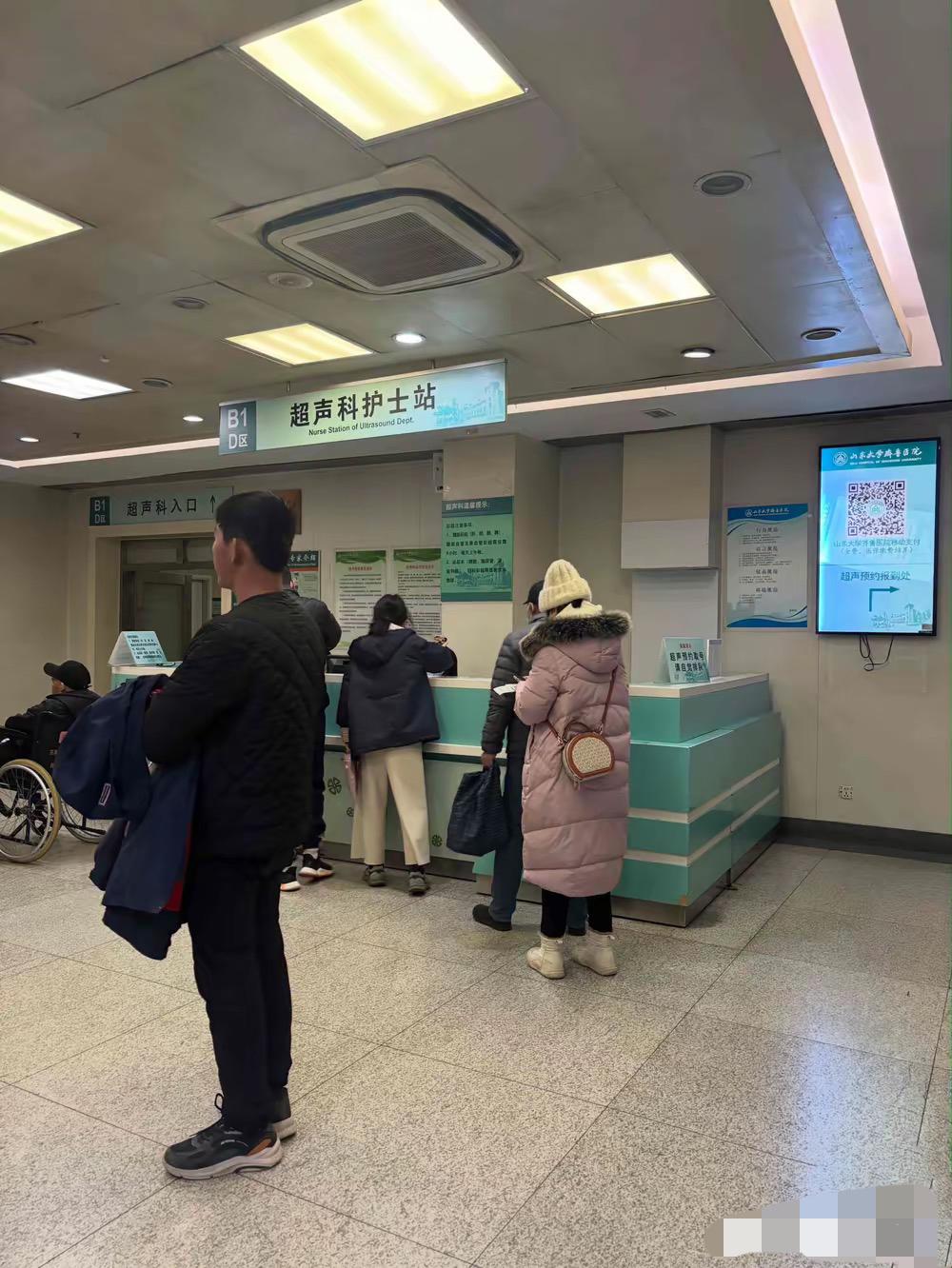 我表姨46岁，例假停了大半年，自己寻思肯定是绝经了。
这阵子总腰酸，吃啥都没胃口