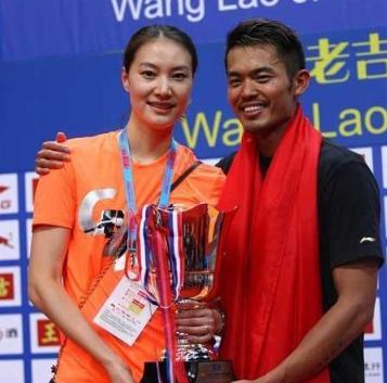 2016年，33岁的林丹在35岁妻子谢杏芳怀孕期间，出轨了长腿模特赵雅淇，两人在