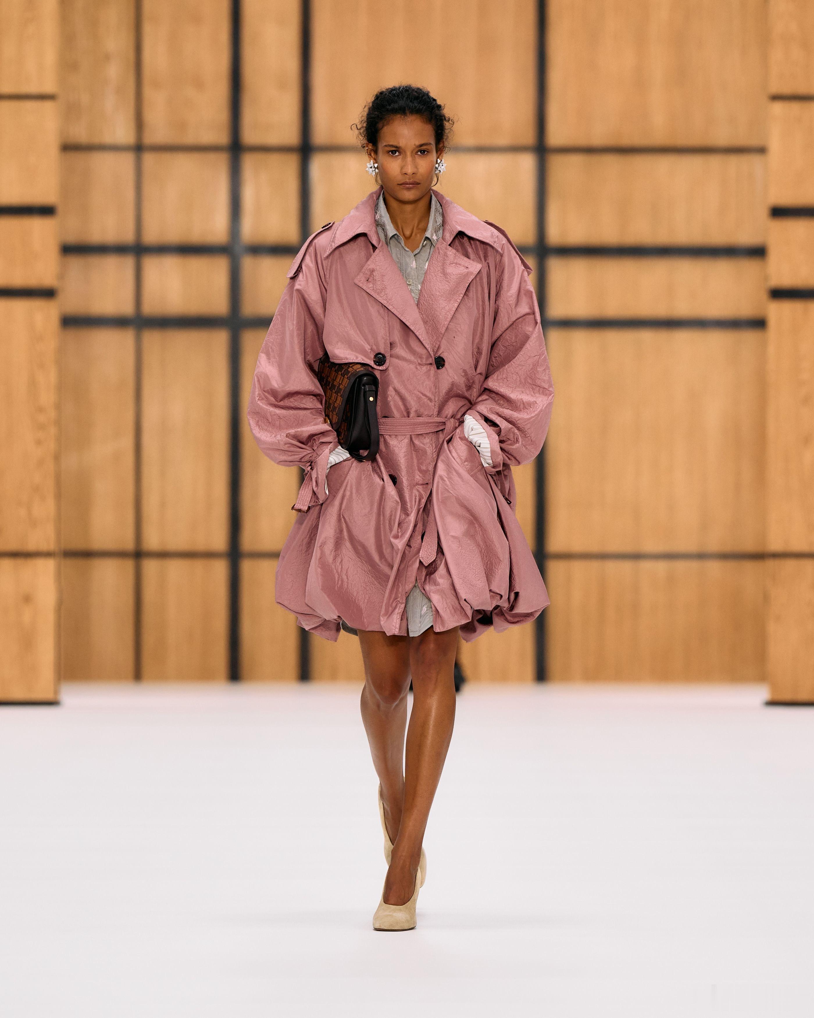 Burberry 隆重呈献 2027 夏季系列这一季Burberry 回归最真挚