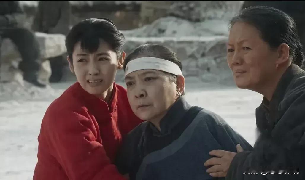 《生万物》惊天反转：守寡长嫂竟是杀母仇人！暗黑往事揭开封建吃人真相

费文典做梦