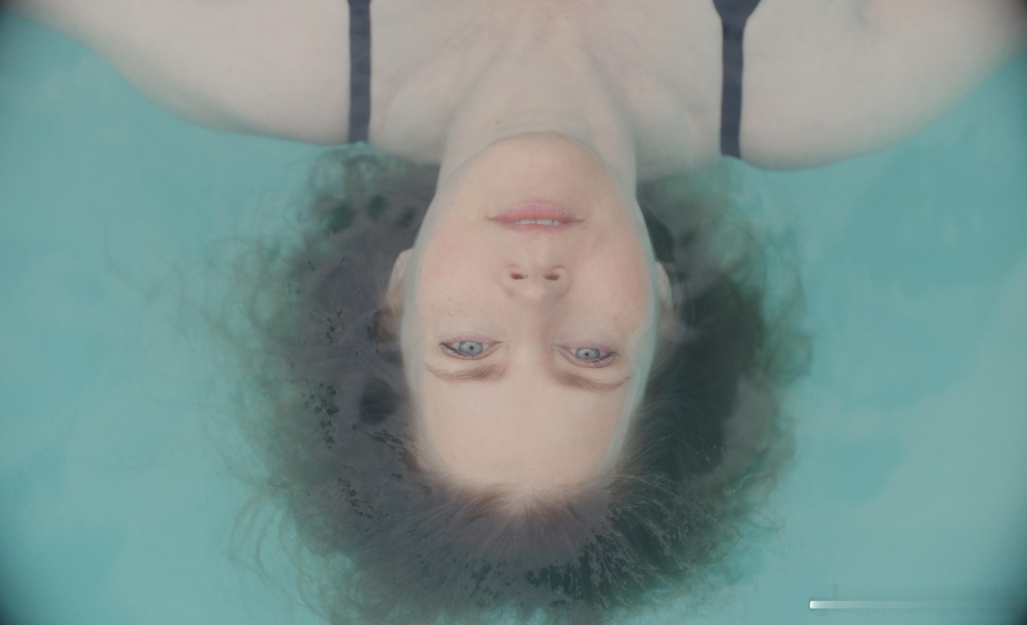 Amy Adams艾米亚当斯主演新片《At the Sea》发布第一眼剧照 ，影