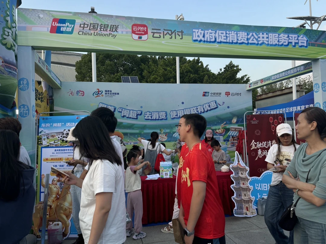 带娃饭后闲逛，没想到在海峡体育馆发现了宝
