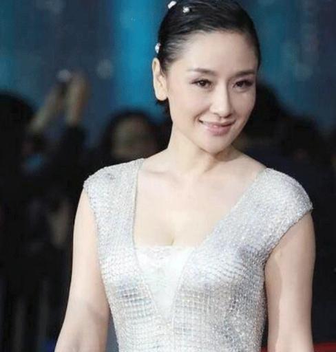 2006年，足坛名将李金羽装好婚房，准备向"大少奶奶"孙宁求婚，没想到孙宁直接拒
