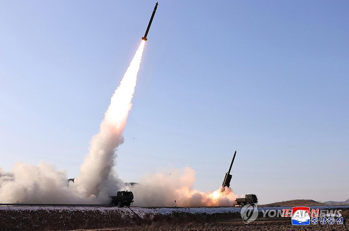 【朝鲜称导弹总局昨试射升级版大口径火箭炮】韩联社首尔1月28日电 据朝中社28日