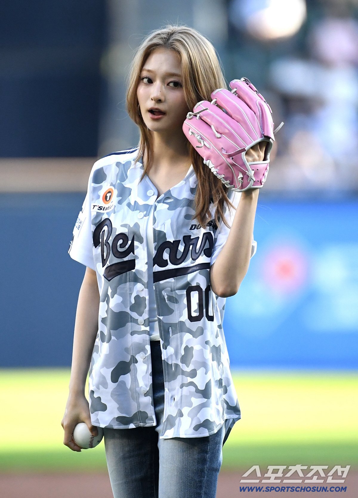 李娜炅 🐣蜜桃笑颜李娜炅 260626 斗山熊队开球 新闻图 