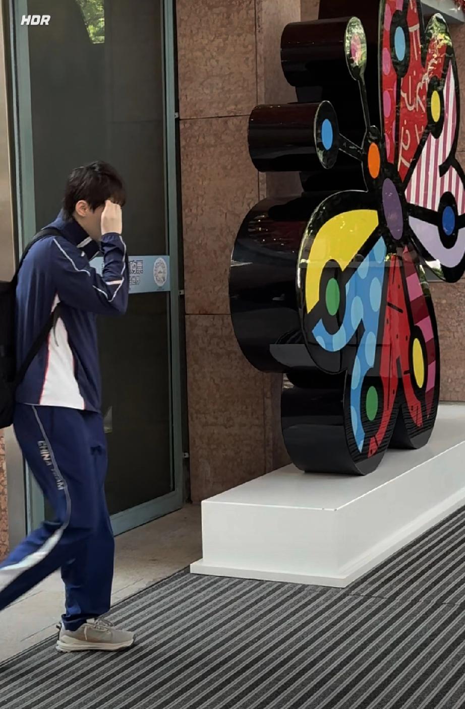 WTT新加坡大满贯，王曼昱今日酒店出发上训，准备对阵德国选手温特的女单半决赛。