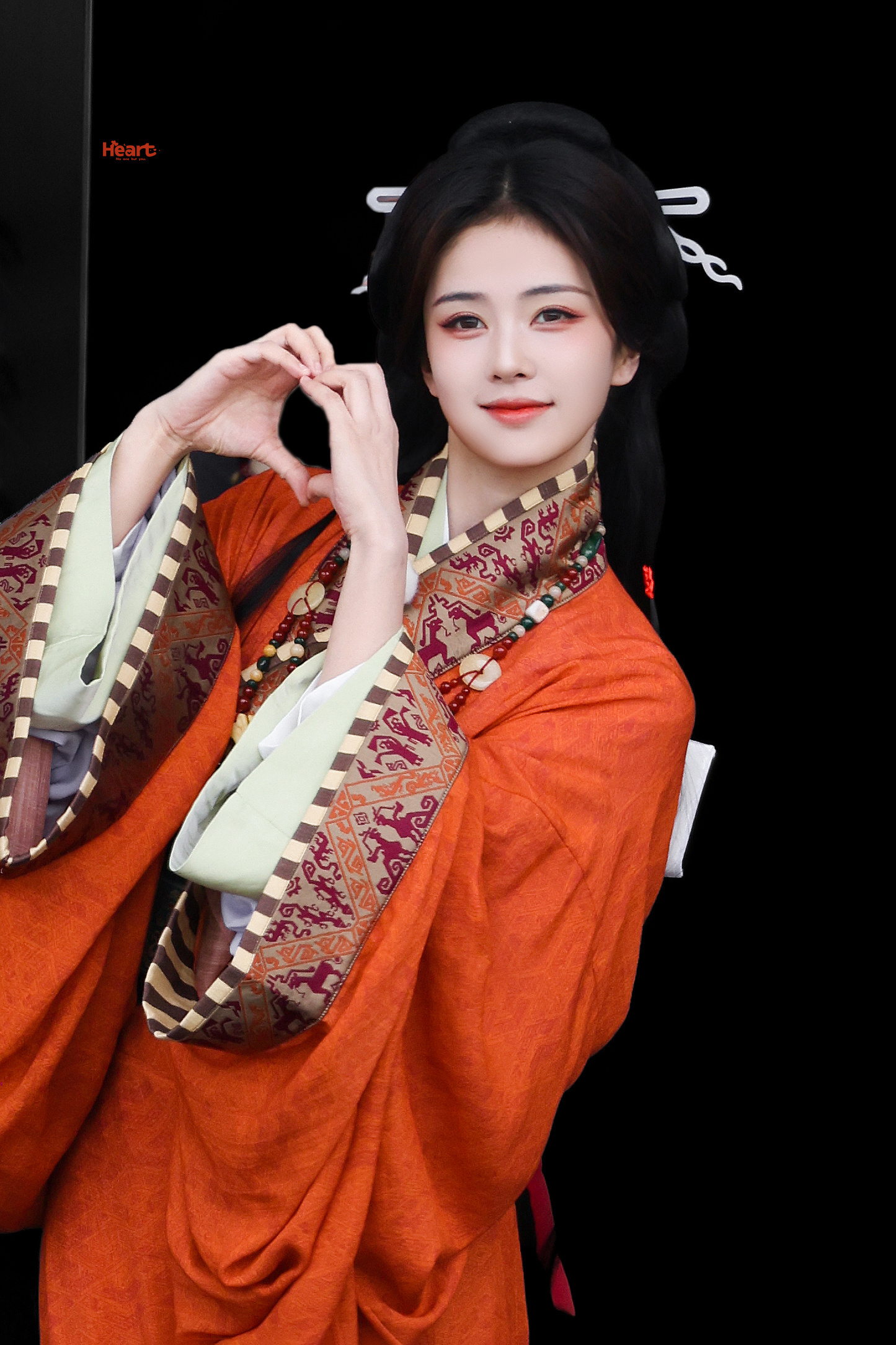 白鹿撕名牌撕到队友 跑男不撕名牌去散步吗？？？之前一直嚷嚷没有跑男精神不玩游戏现