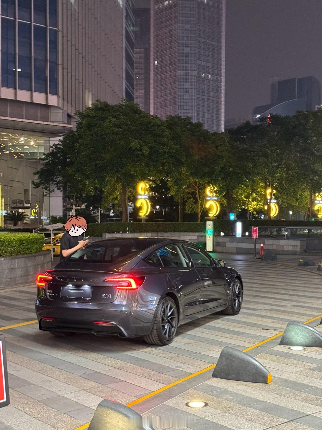 天环偶遇特斯拉 Model 3 Performance 了。 ​​​