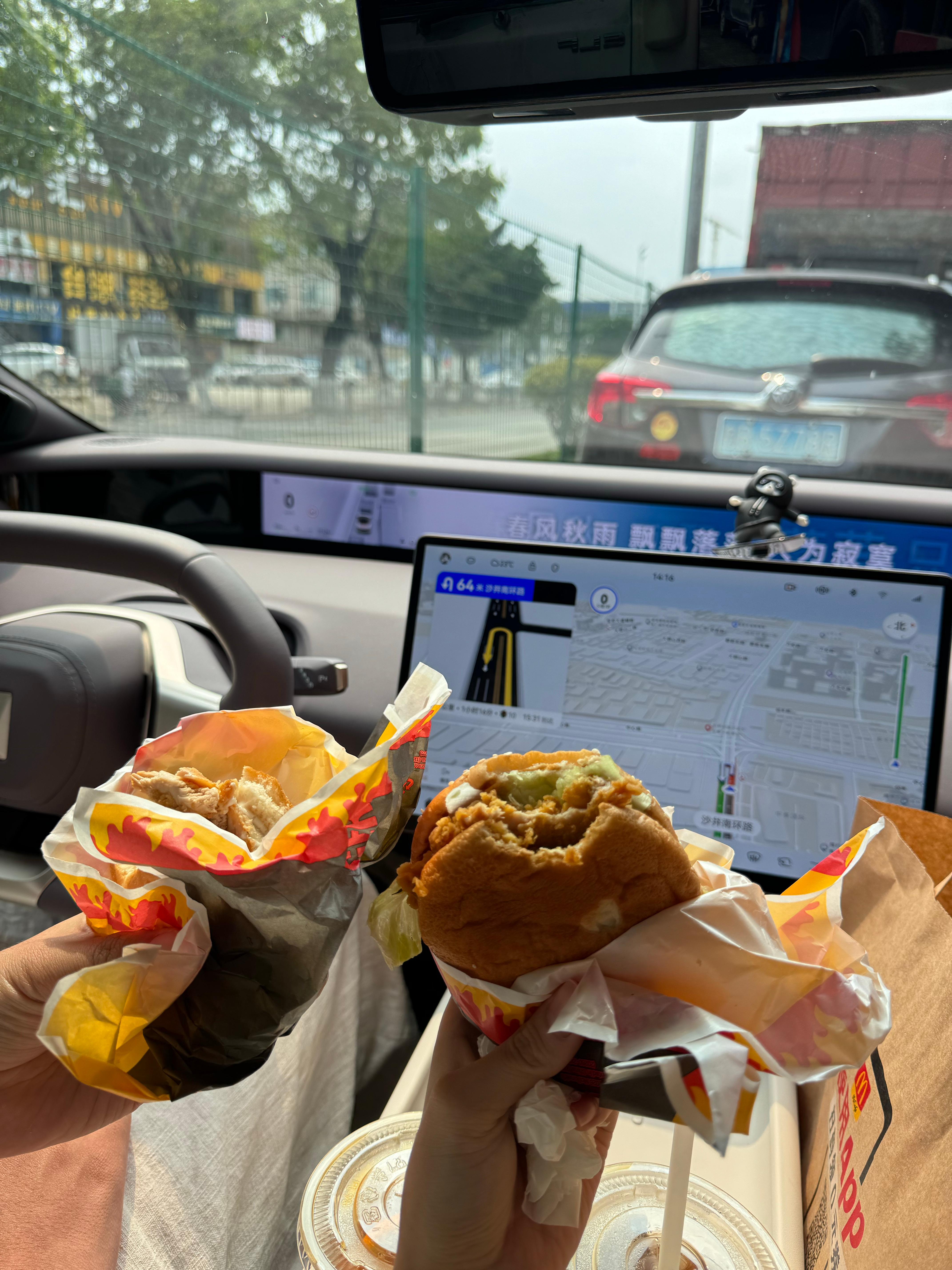 大馋丫头就是这样，短短一个多小时要吃很多东西，晚上去看欧阳辣辣想起来回去要给我的