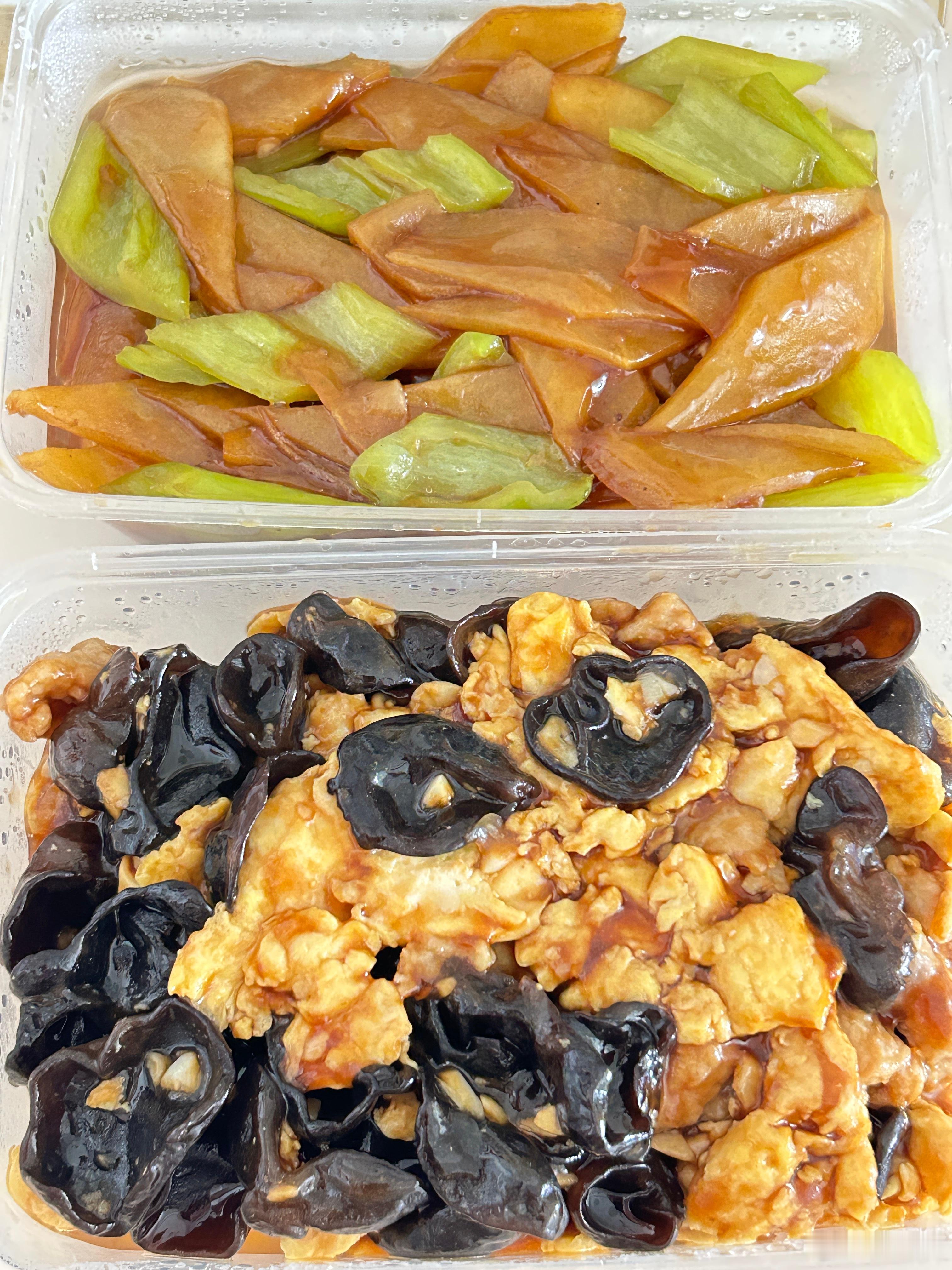 今天中午又吃了炒菜，除了油大，没毛病。 