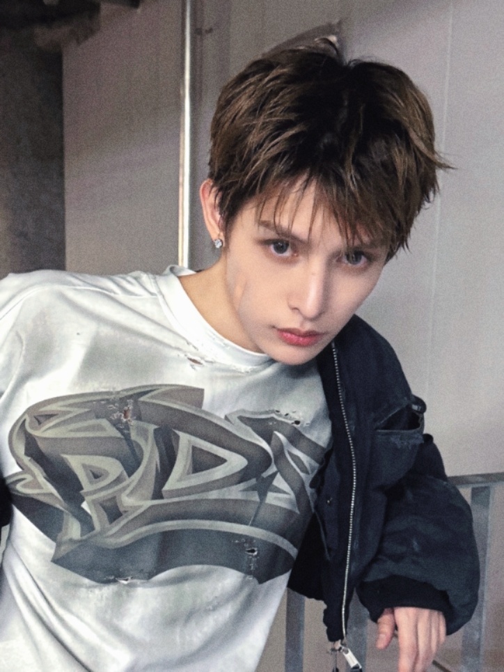 赵雨凡JAMES 🦅赵雨凡骨相天才 赵雨凡不要这样看着我，我晚上会一直想你睡不