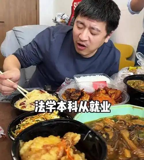 张老师离开133天，在他离开100多天的时候，人们看到了酷似他的一个人！

昨天