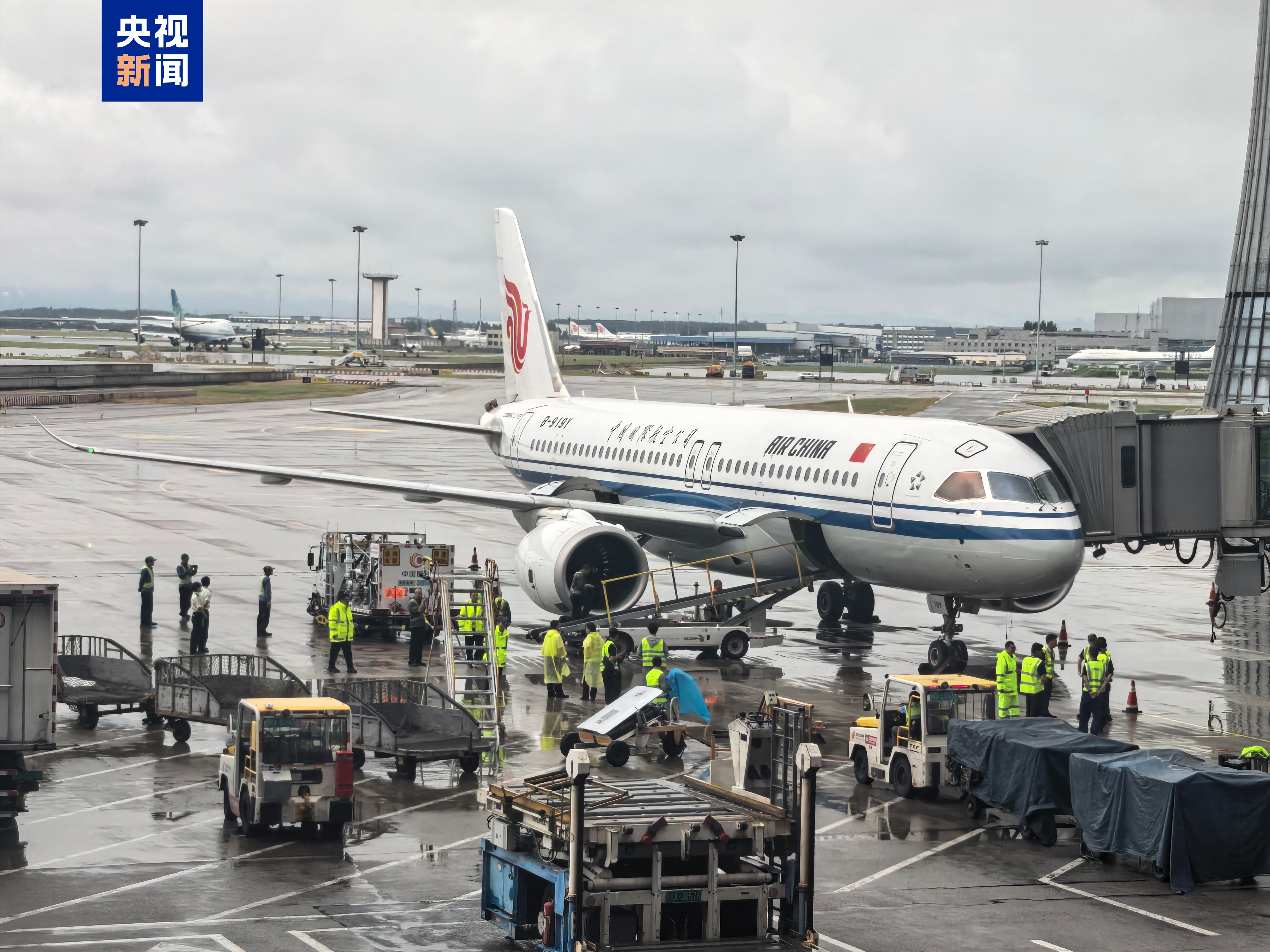 中国大飞机C919近日执飞北京至乌兰巴托航线，完成首次国际商业航班。这是它从国内