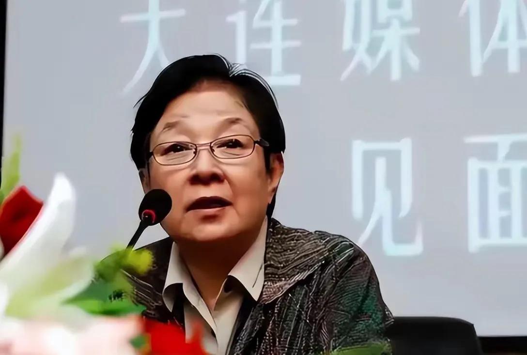 乐坛：14
#扼杀表现之三：市场局限# 

华语乐坛的市场局限性主要体现在其对国