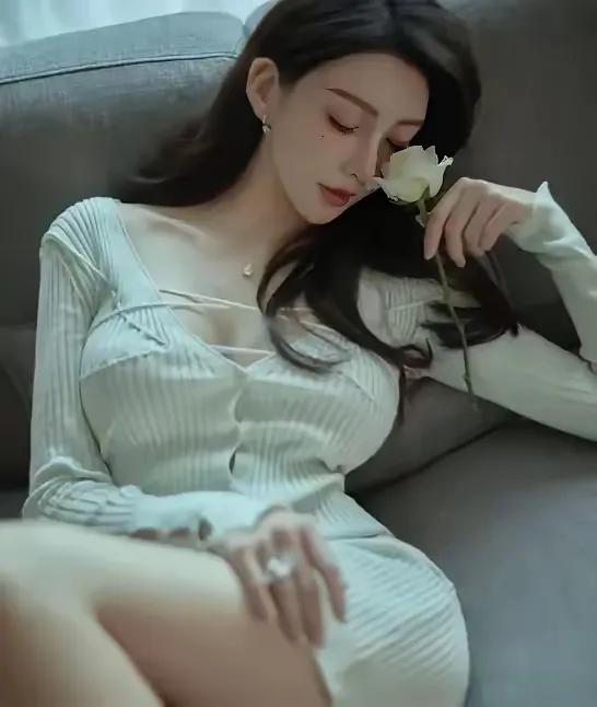 有点像范冰冰。